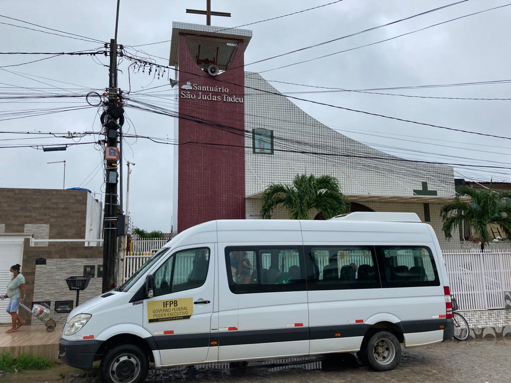 entrega das cestas na paroquia sao judas tadeu em cabedelo 3.jpg