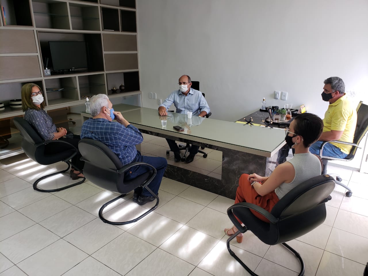 Equipe da reitoria com prefeito.jpg