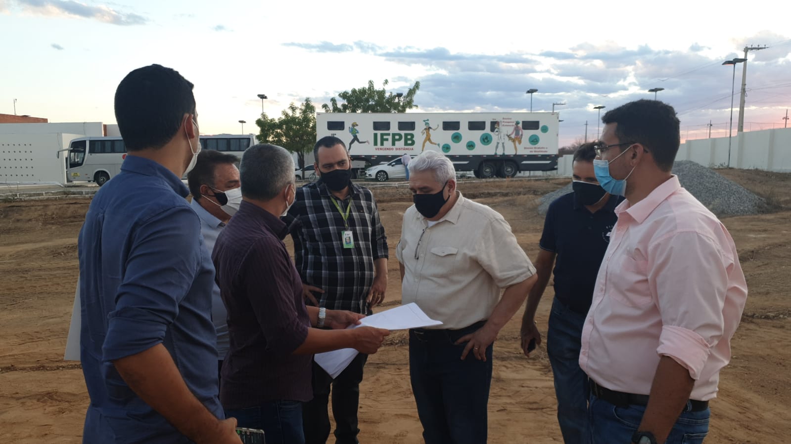 visita a obra de patos.jpeg