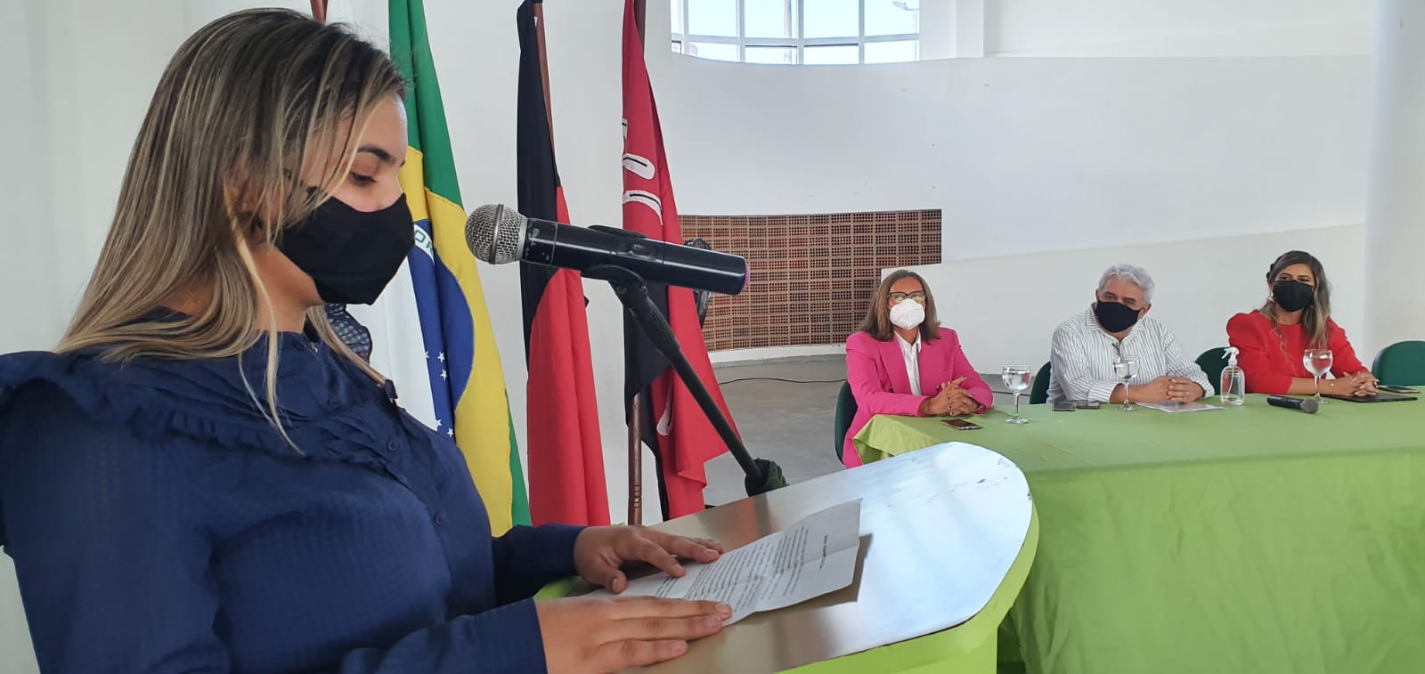 estudante larissa.jpg