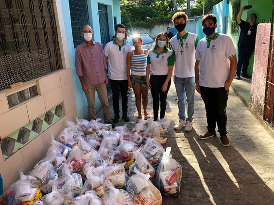 Trote solidário do IFPB entrega mais de 1 tonelada de alimentos em João Pessoa