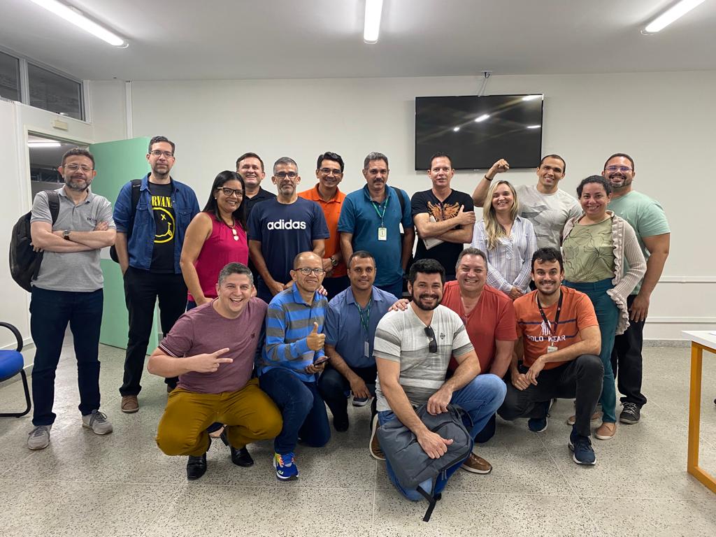 Comissão Especial formada por docentes dos cursos de licenciatura dos diversos campi e representantes da Pró-reitoria de Ensino..jpg