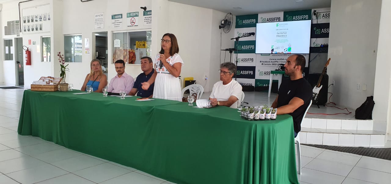 Participaçao da Reitora Mary Roberta no encontro pedagogico em Santa Rita.jpeg