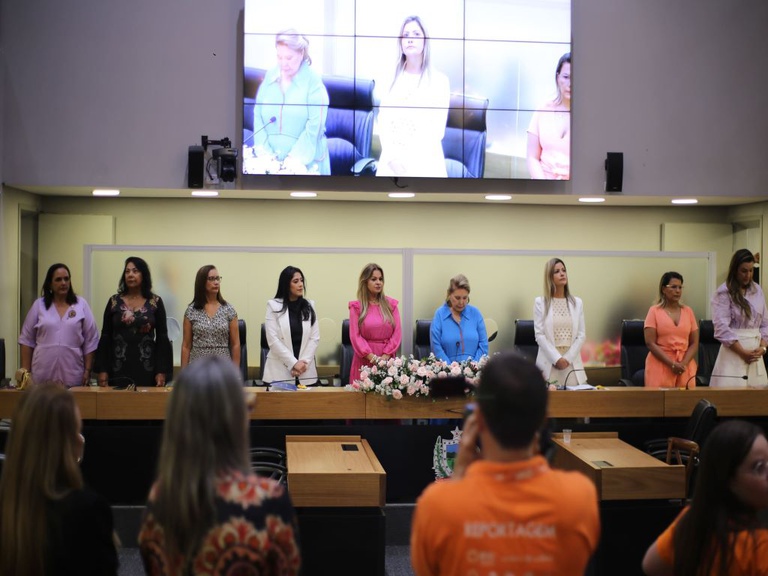 Reitora do IFPB Mary Roberta, recebe Medalha Professor Darcy Ribeiro (1).jpg