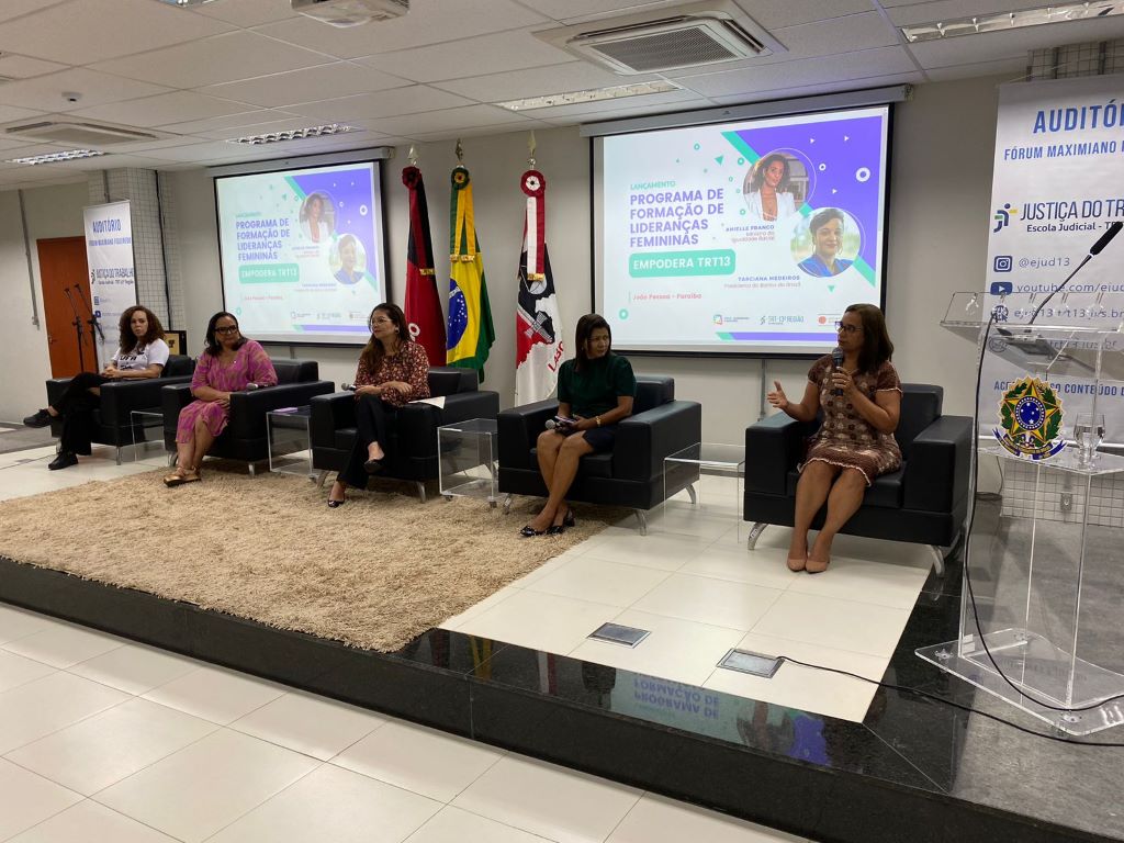 Reitora do IFPB participa de roda de conversa alusiva ao Dia Internacional da Mulher (2).jpeg