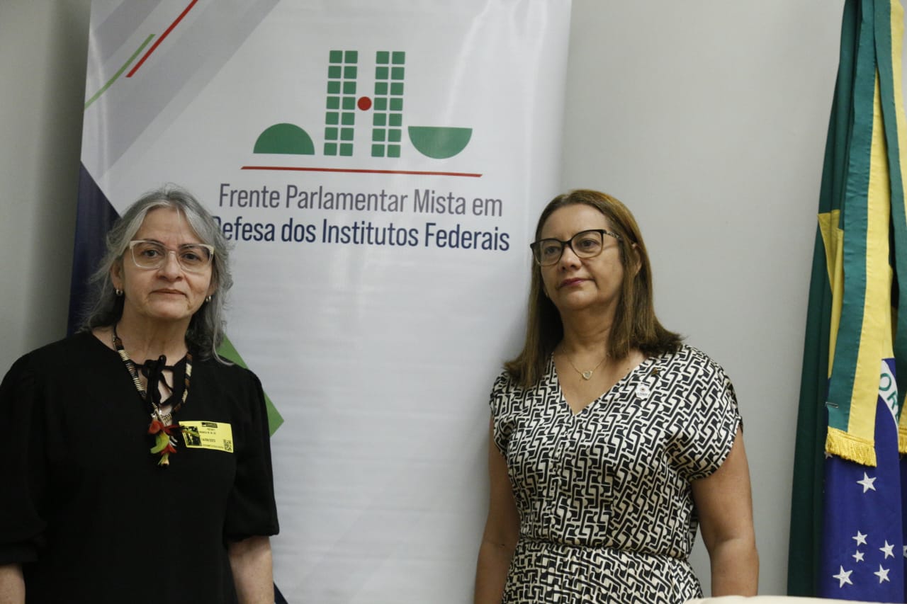 Reitora Mary Roberta e professora Mônica Montenegro.jpeg