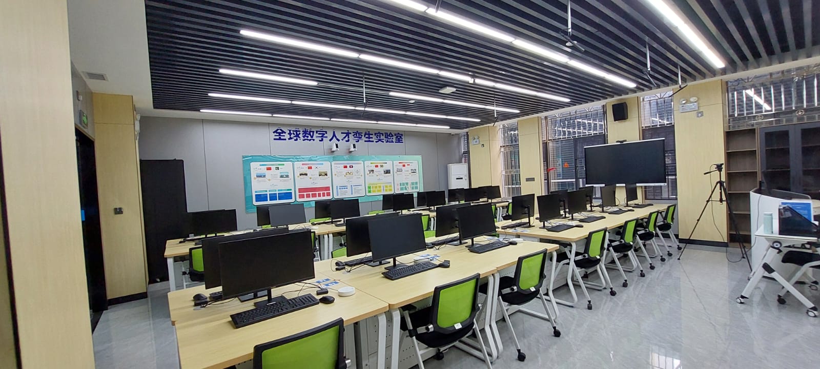 Delegação do IFPB visita o Instituto de Tecnologia e Informação de Shenzhen, na China (14).jpeg