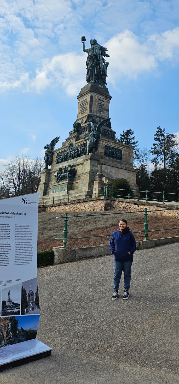Estudante Alice Lourenço na Alemanha.jpg