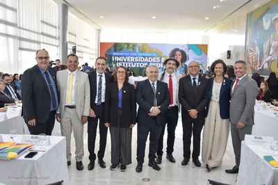 Mary IFPB e Conif - Copia.jpg Mary IFPB e Conif - Copia.jpg