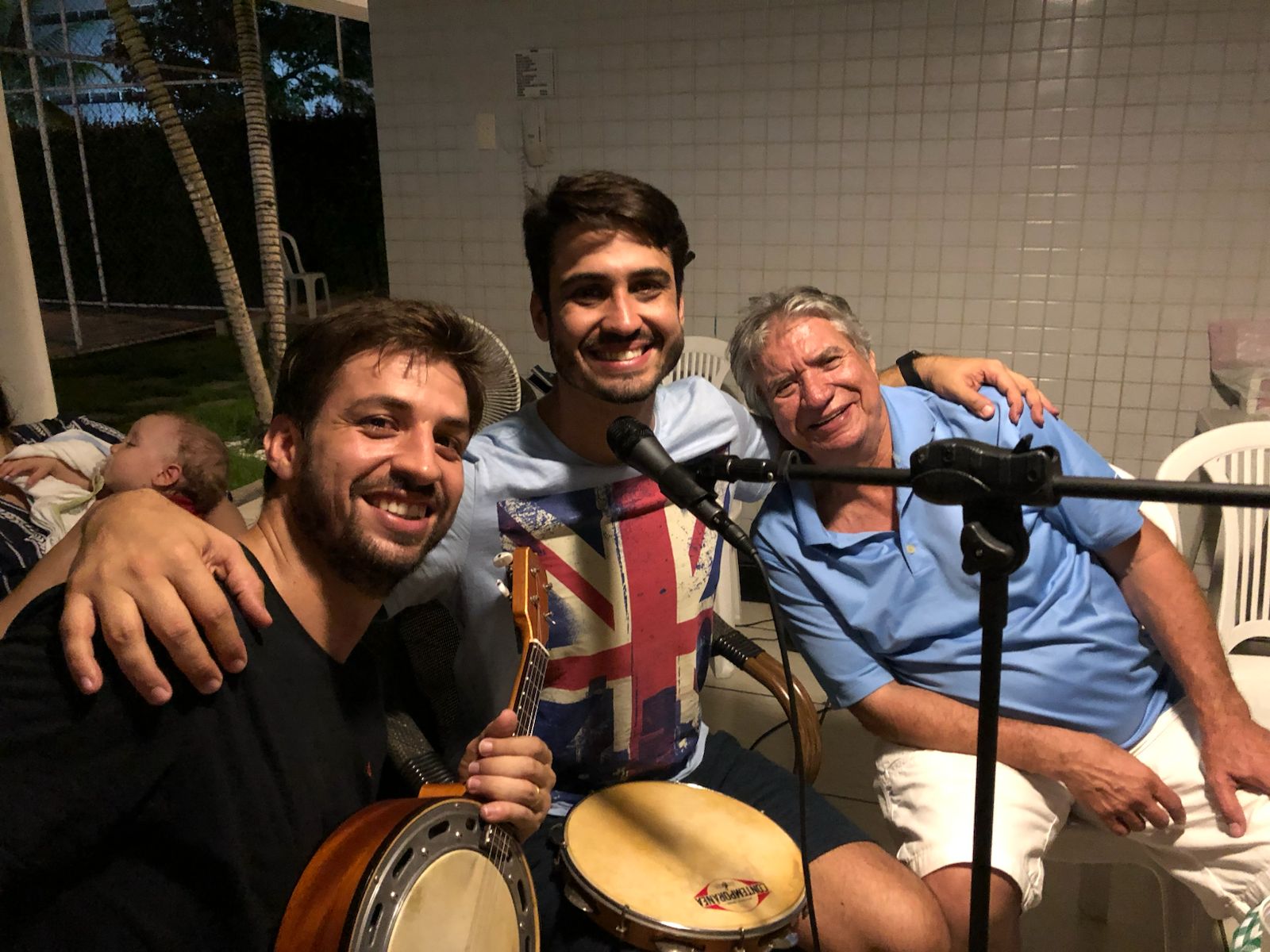 Mateus com pai e irmao que estudaram na Escola Tecnica.jpeg