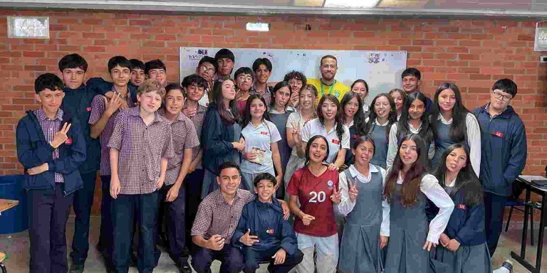 Com estudantes colombianos