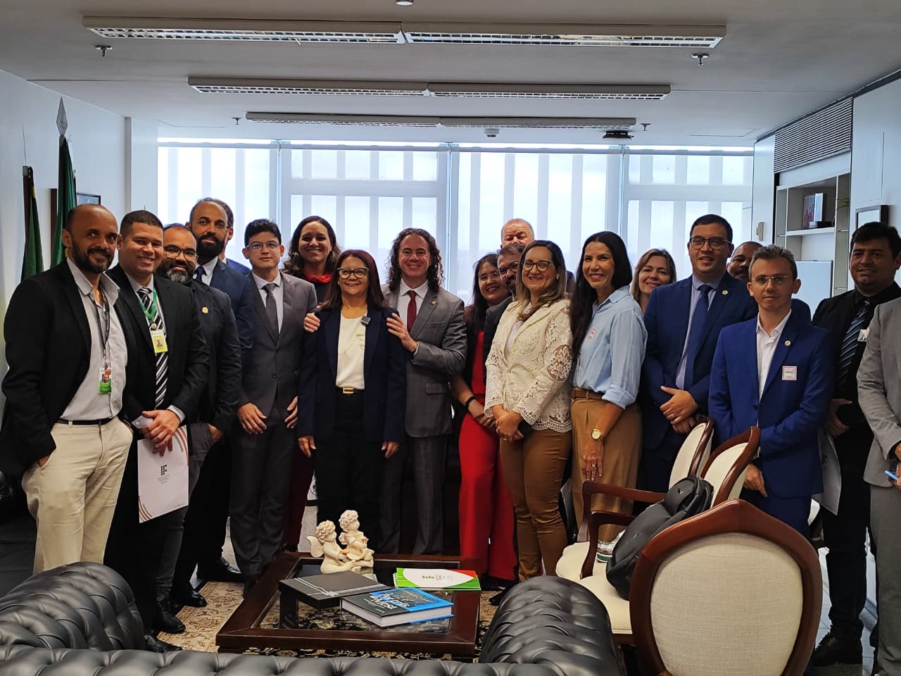 visita ao senador Veneziano.jpeg