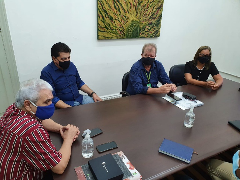 Reitor recebe visita do prefeito de Pedras de Fogo