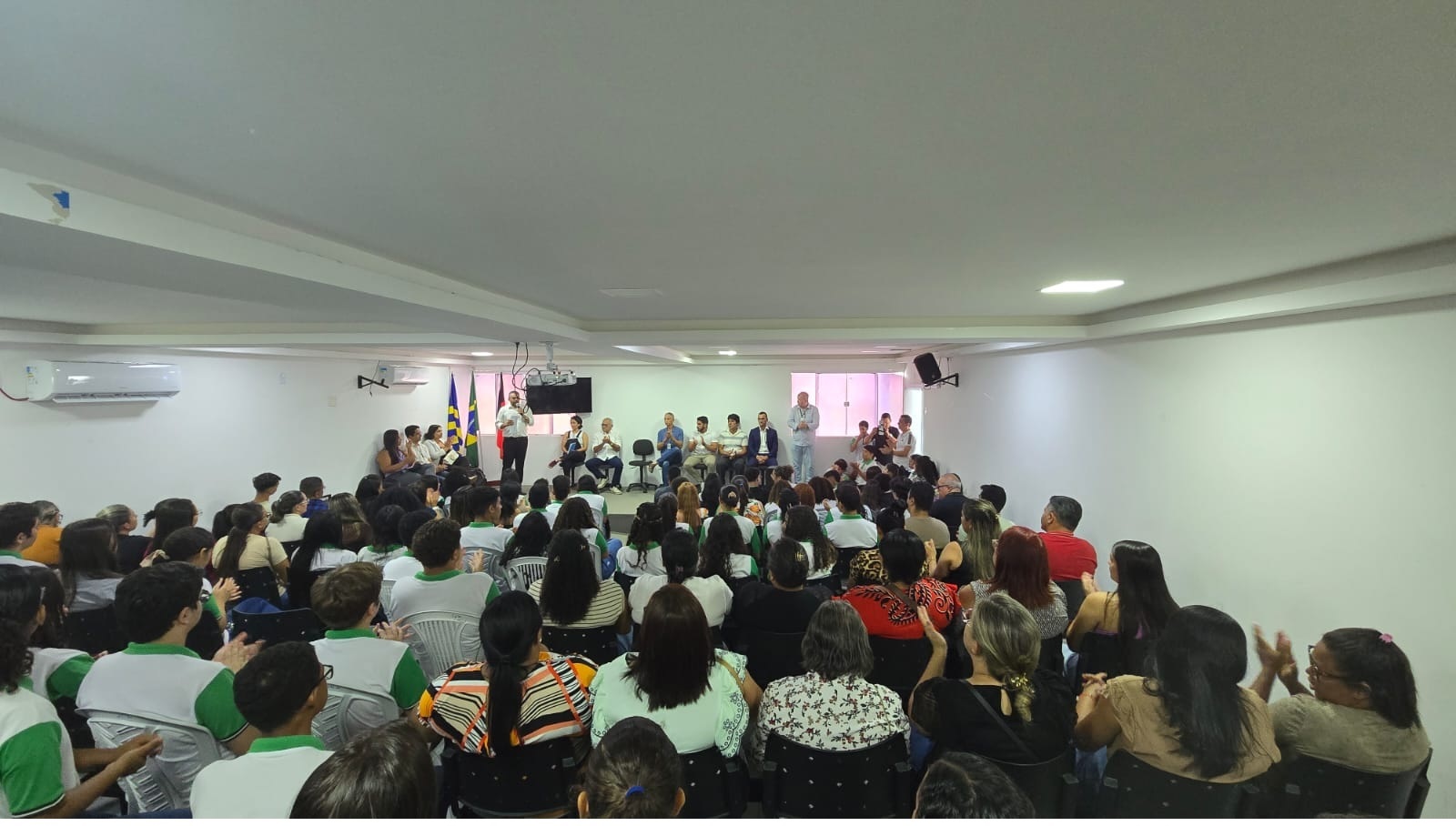 Audiencia Pub 01.jpg