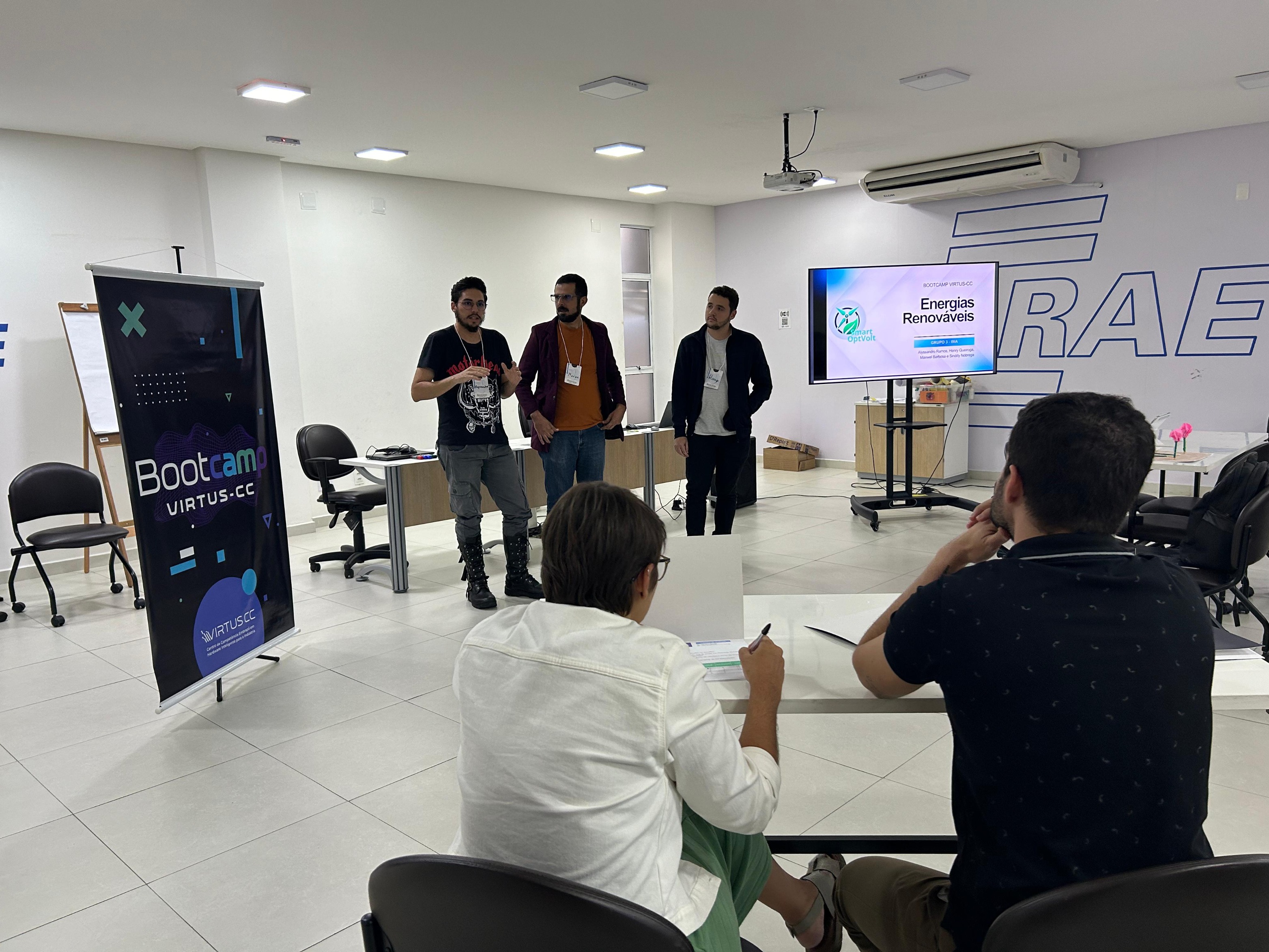 Equipe que ficou em terceiro lugar na maratona.jpeg