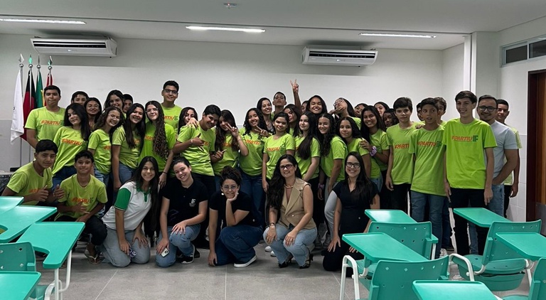 O programa é voltado para estudantes de baixa renda e grupos sociais vulneráveis