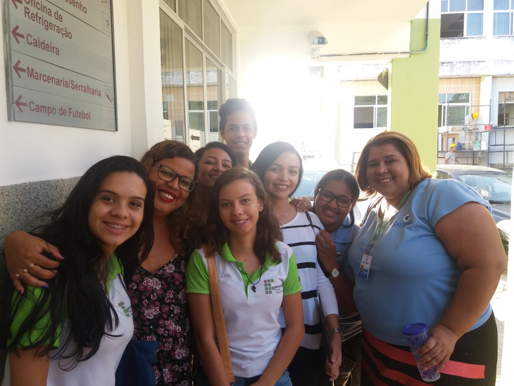 foto 6 alunos e tils SR em JP.jpg