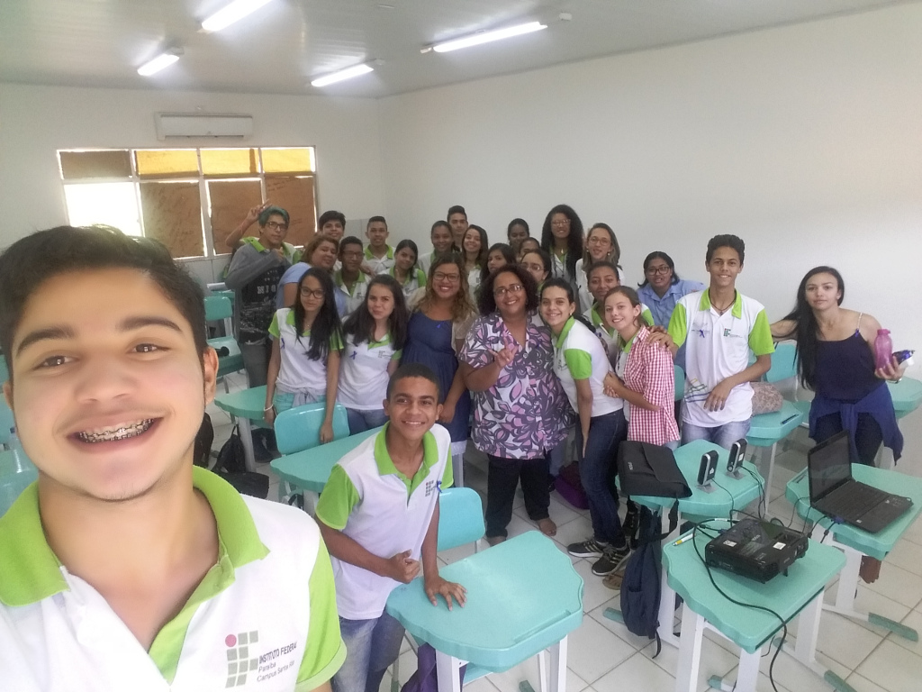 foto 8 turma a IFPB SR palestra sobre o surdo.jpg