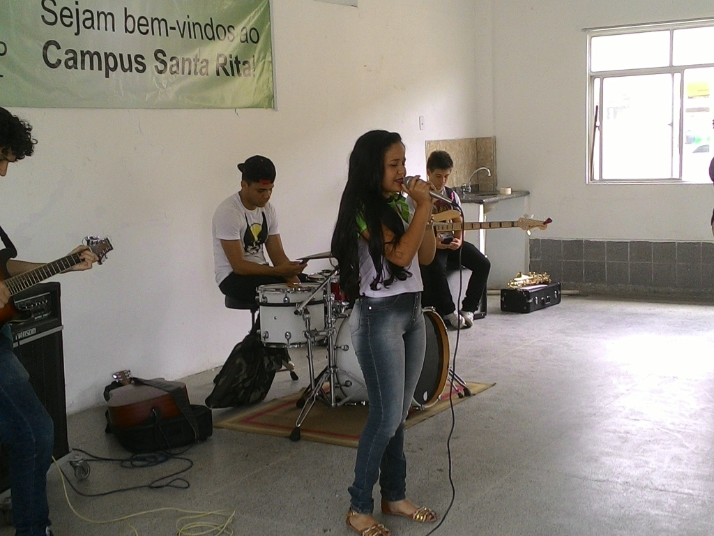 Apresentação da intérprete Maria Eduarda