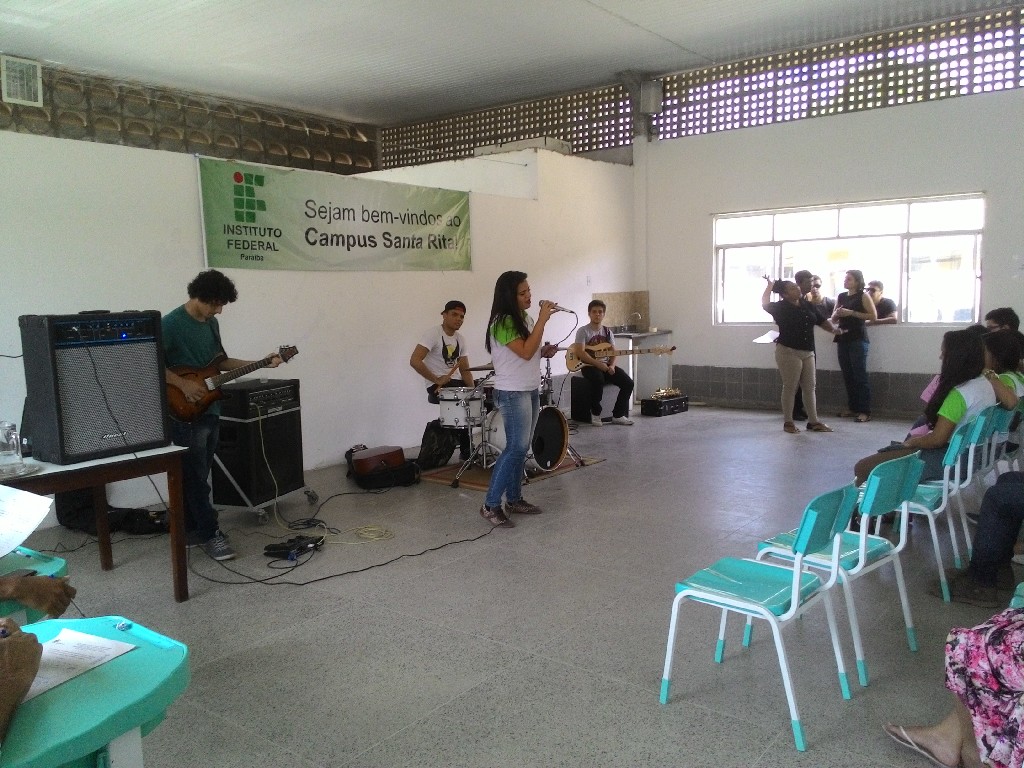 Apresentação da intérprete Vanessa Cristina