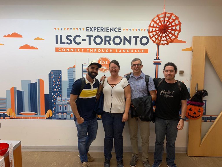 Servidores na Escola de Idiomas no Canadá