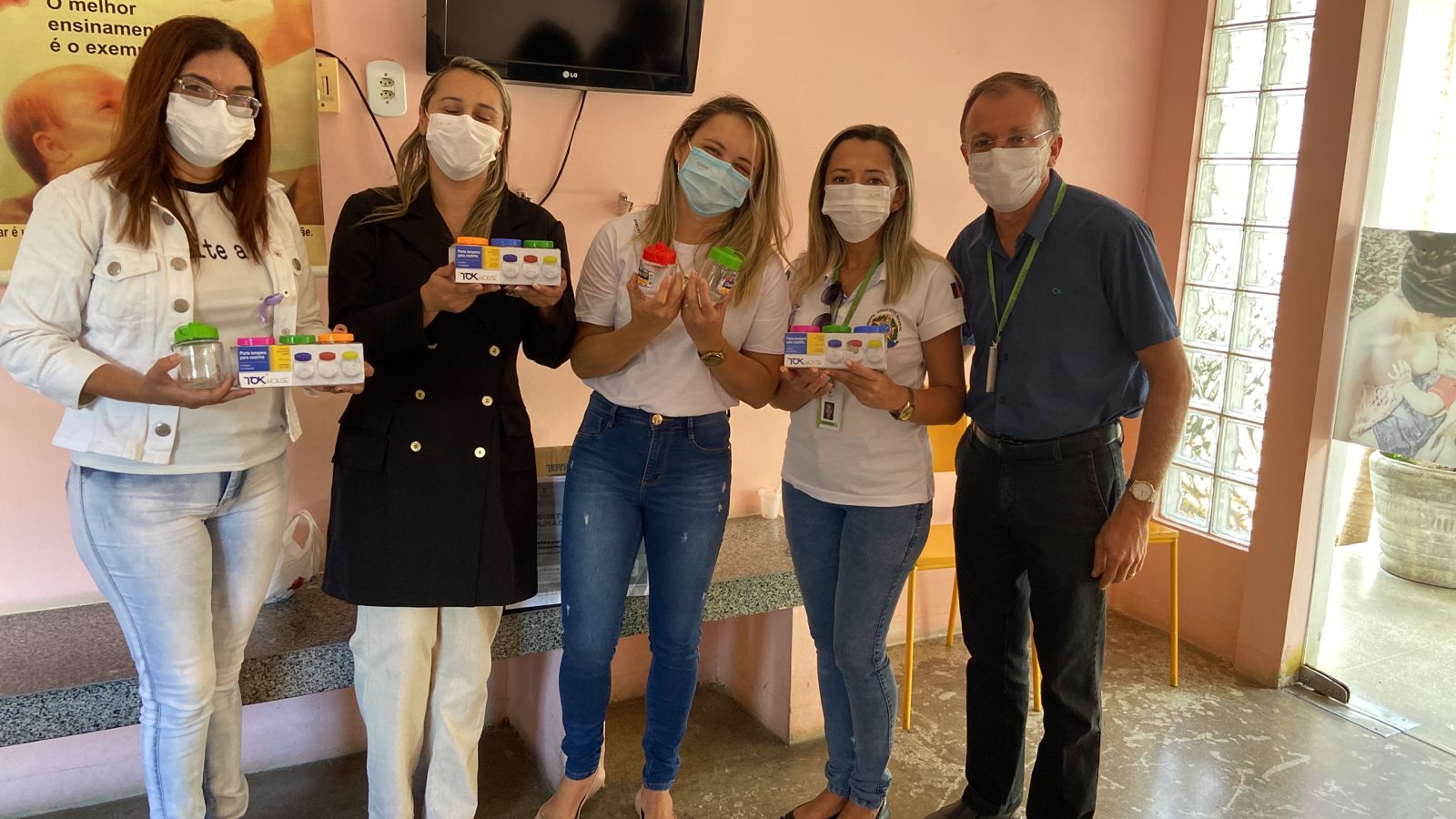 Equipe do Campus Cajazeiras entrega arrecadação no Banco de Leite.jpeg