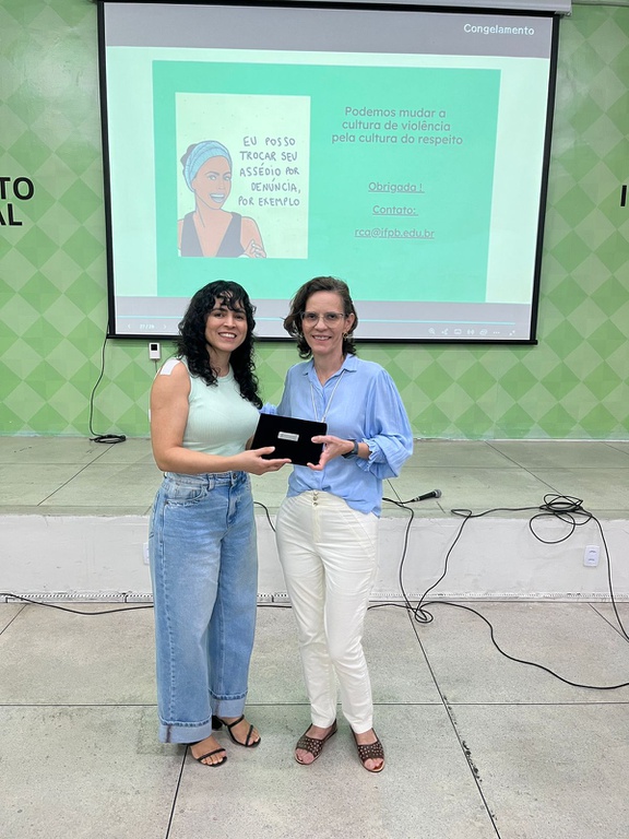 Palestra da servidora Lamara Fábia sobre combate ao assédio e à discriminação