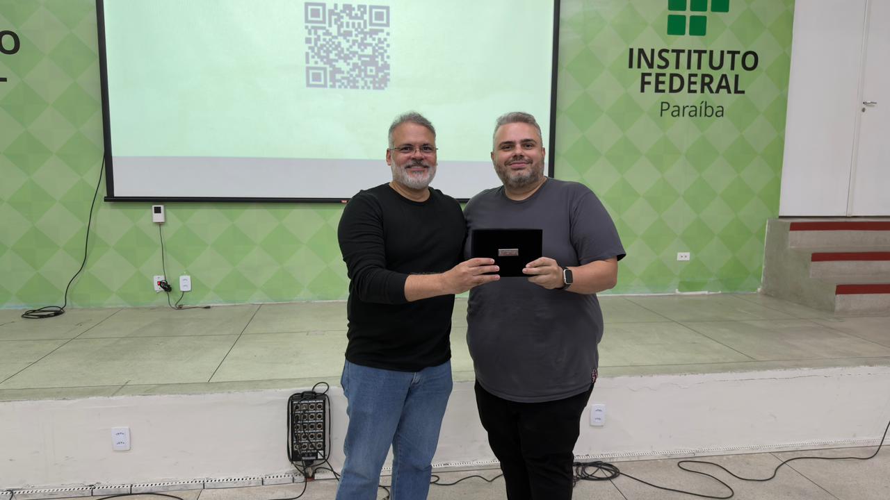Palestra do Engenheiro Civil Flávio Santiago sobre Adicionais de Insalubridade e Periculosidade