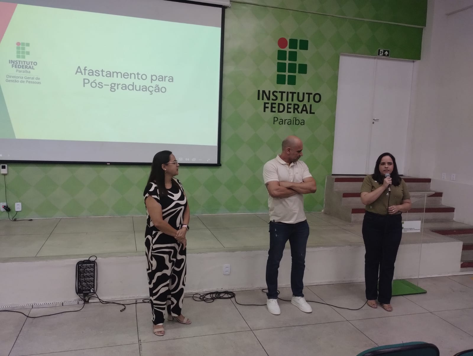 Palestra sobre Afastamento para Pós-Graduação com os servidores Janayna Alencar, Luceza Linhares e Larissa Braga