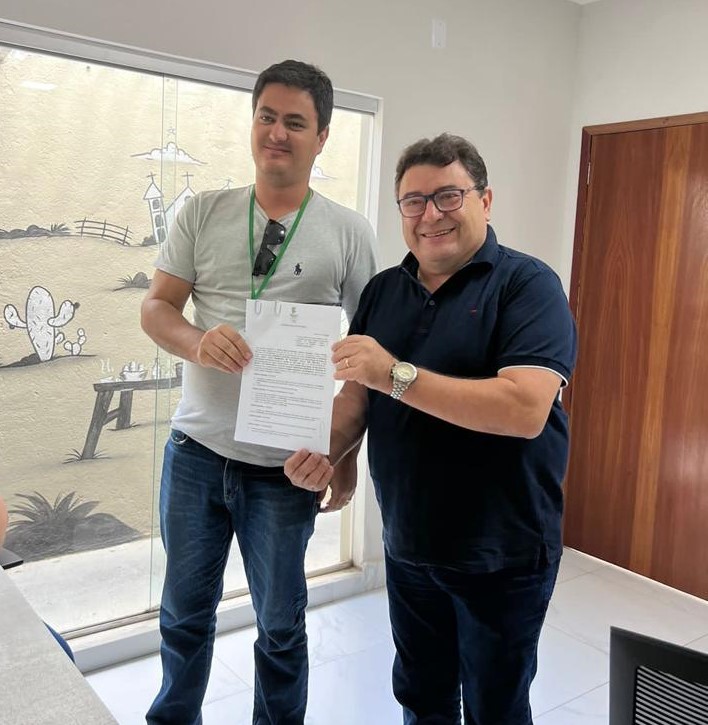 Solenidade de entrega de escritura de terreno para construção da sede definitiva do Campus Soledade (1).jpeg