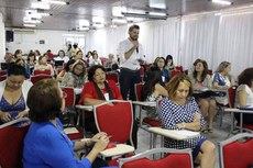 Coordenador institucional do Plano no IFPB, Richarson Marinheiro, fala na reunião.