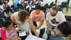 Professores foram divididos em grupos para trabalhar uma atividade que pode ser utilizada também com os alunos
